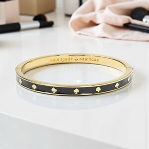 ♠️KATE SPADE♠️Spot The Spade Black & Gold Enamel Hinged Bangle with Dust Bag/NWT